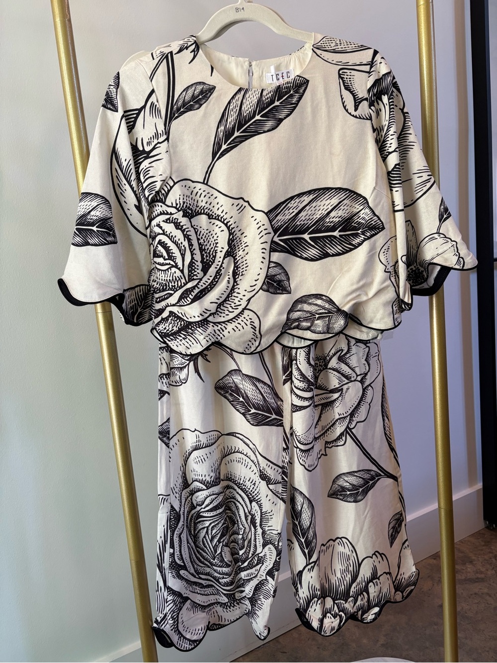 NWT TCEC Cream and Black Botanical Print Pant Set